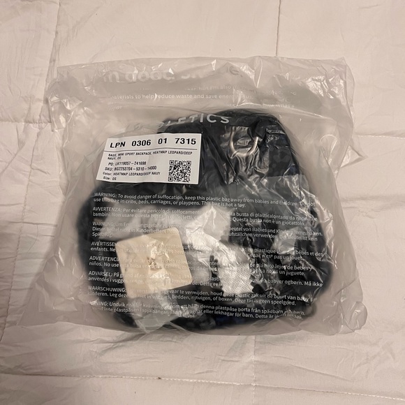 Fabletics NEW w/tags Navy Leopard Mini Sport Backpack - Picture 6 of 6